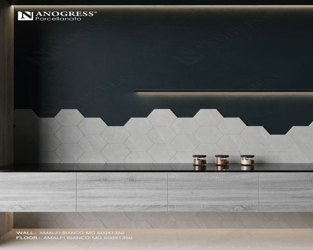 The slate art on the natural sea cliffs.